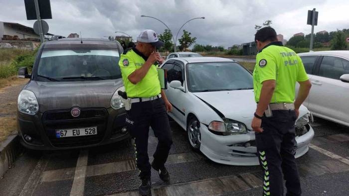 Samsun’da Hafif Ticari Araç Otomobil İle Çarpıştı: 1 Yaralı