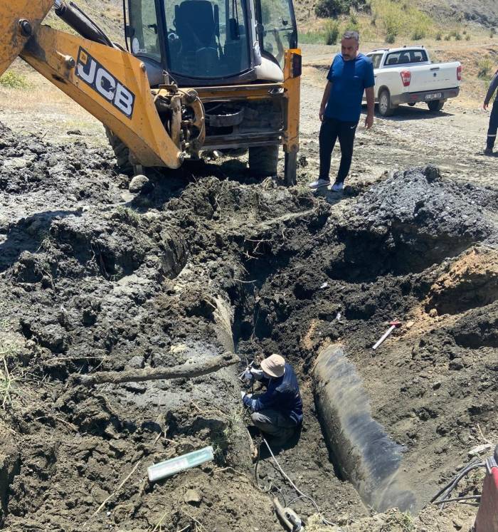 Siirt’te Su Hattında Meydana Gelen Arızalar Onarılıyor