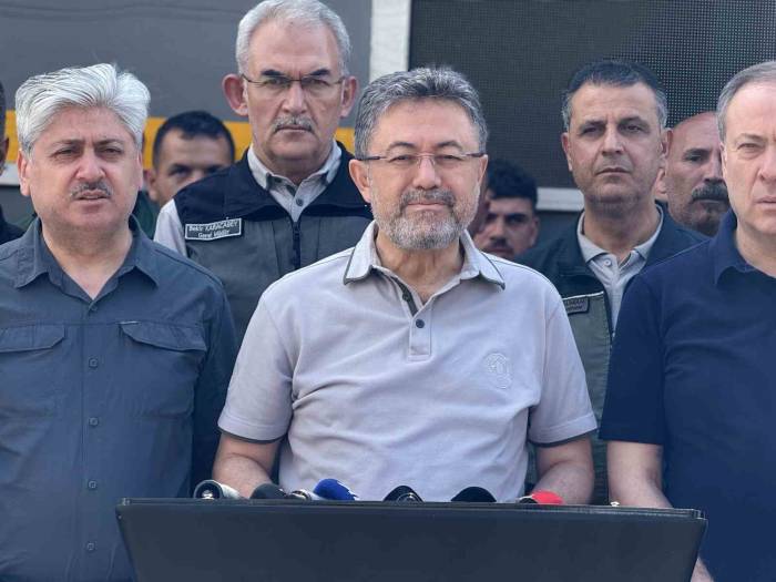 Bakan Yumaklı Açıkladı: "Yangının Şu An İtibariyle Büyük Ölçüde Kontrol Altına Alındığını Söylemek İstiyorum"