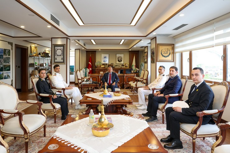 rize-valisi-ihsan-selim-baydas-1-temmuz-denizcilik-ve-kabotaj-bayrami-vesilesiyle-makaminda-onemli-konuklari-agirladi-1.jpg