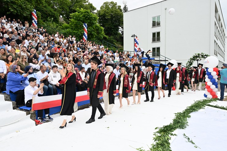 ktu-tip-fakultesinde-mezuniyet-coskusu-1.jpg