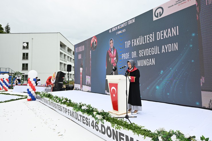 ktu-tip-fakultesinde-mezuniyet-coskusu-6-001.jpg