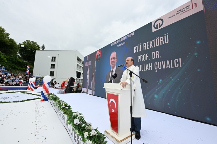 ktu-tip-fakultesinde-mezuniyet-coskusu-7-001.jpg