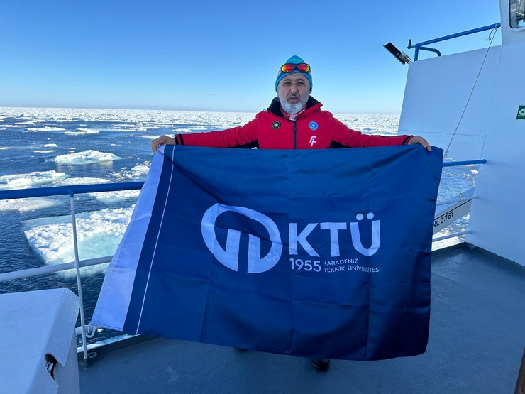 karadeniz-teknik-universitesinden-ktu-prof-dr-ersan-basar-kuresel-isinma-etkisiyle-kutup-bolgeleri-ve-yuksek-daglardaki-buzullarin-hizla-eridigini-belirtti-5.jpg