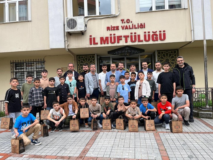 hakkari-ahmed-i-hani-kuran-kursu-ogrencilerinden-rizeye-anlamli-ziyaret-6.jpg