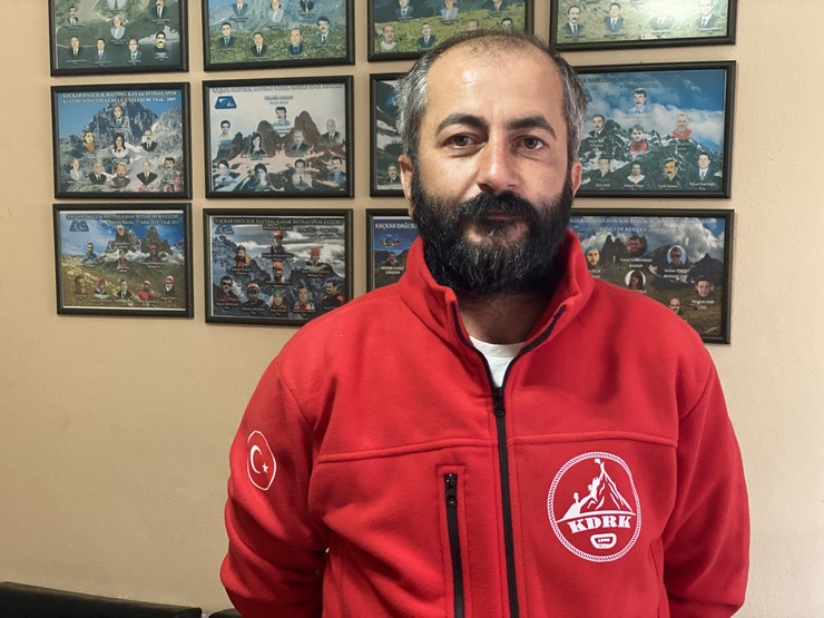 kackar-daglarinda-dusen-tek-motorlu-ucagi-arama-calismalarina-katilan-ve-yaya-olarak-jak-ekipleriyle-birlikte-kaza-noktasina-ulasan-16-kisilik-ekipteki-dagci-ali-yilmaz-6.jpg