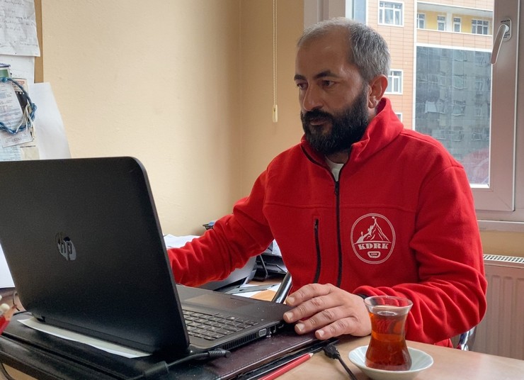 kackar-daglarinda-dusen-tek-motorlu-ucagi-arama-calismalarina-katilan-ve-yaya-olarak-jak-ekipleriyle-birlikte-kaza-noktasina-ulasan-16-kisilik-ekipteki-dagci-ali-yilmaz-9.jpg