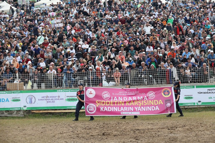 artvinde-44-kafkasor-kultur-turizm-ve-sanat-festivali-sona-erdi-5.jpg