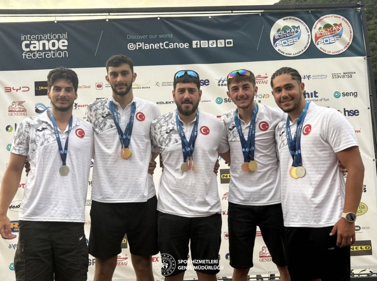 cogunlugu-rizeli-sporculardan-olusan-u23-rafting-milli-takimi-slovenyada-duzenlenen-2025-gencler-ve-u23-rafting-milli-takimi-rx-kategorisinde-dunya-sampiyonu-oldu-2.jpg