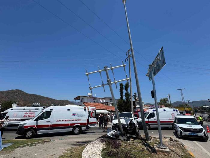 Fethiye’de Trafik Kazasında 11 Kişi Yaralandı