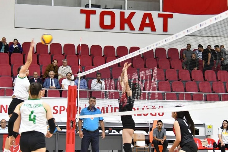 rize-voleybol-takimi-tokattan-sampiyonlukla-donuyor-1.jpg