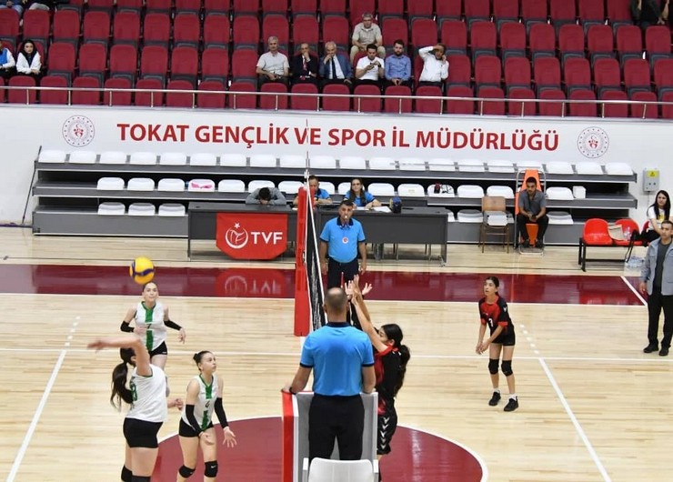 rize-voleybol-takimi-tokattan-sampiyonlukla-donuyor-2.jpg