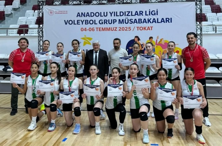 rize-voleybol-takimi-tokattan-sampiyonlukla-donuyor-5.jpg