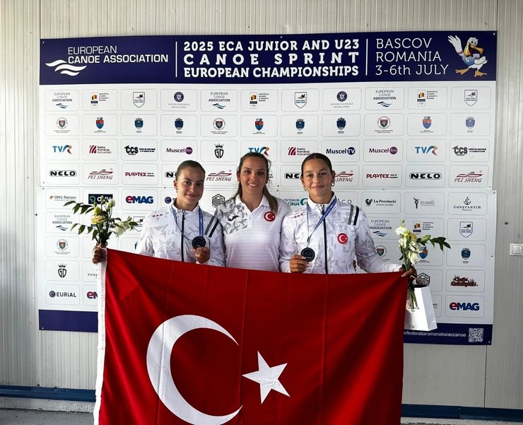 rizeli-sporcular-avrupa-kano-sampiyonasinda-tarih-yazdi-milli-takim-avrupa-ucuncusu-1.jpg