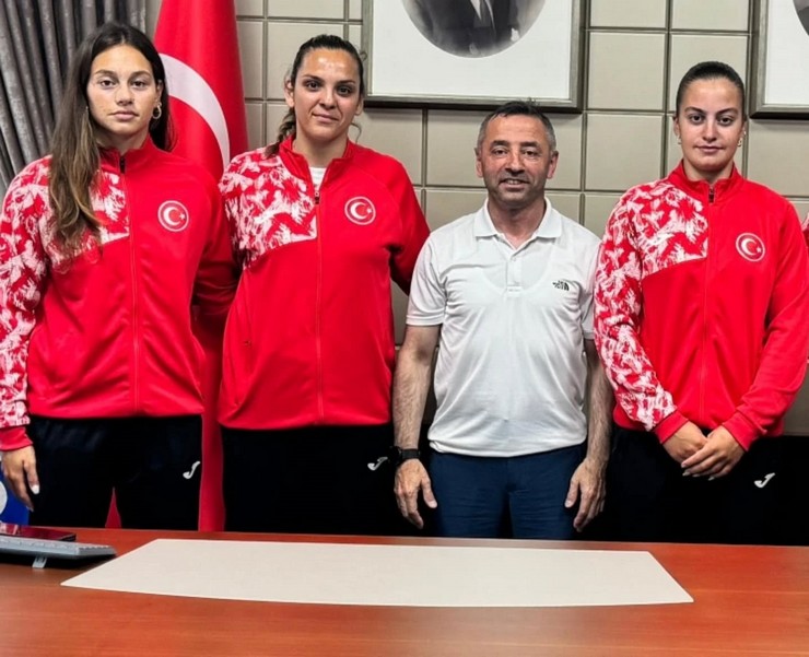 rizeli-sporcular-avrupa-kano-sampiyonasinda-tarih-yazdi-milli-takim-avrupa-ucuncusu-2.jpg