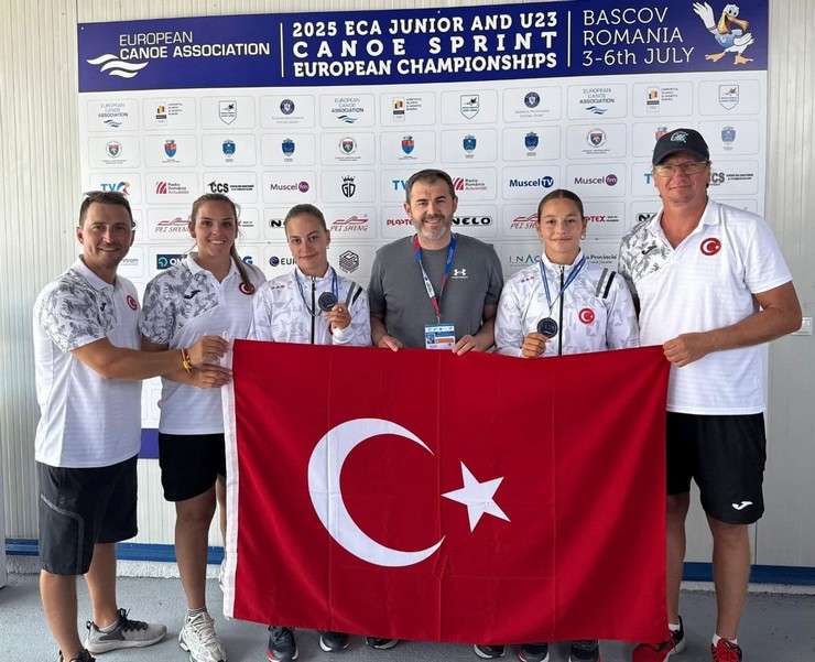 rizeli-sporcular-avrupa-kano-sampiyonasinda-tarih-yazdi-milli-takim-avrupa-ucuncusu-3.jpg