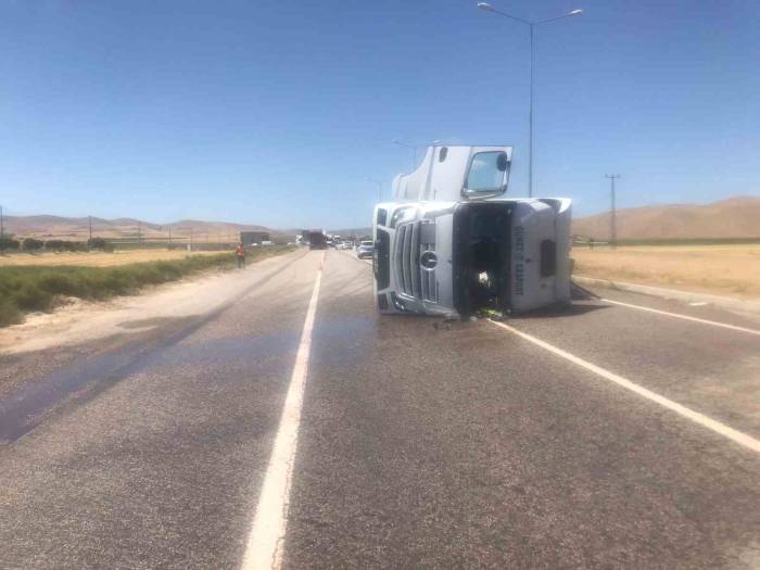 Malatya’da Tanker Devrildi: 1 Kişi Yaralandı