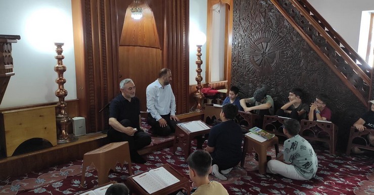 rize-il-muftusu-cakmakci-findiklida-yaz-kuran-kurslarini-ziyaret-etti-ve-ada-camii-insaatini-inceledi-1.jpg