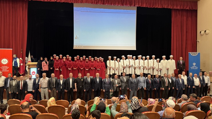 artvinde-31-hafiz-icin-icazet-toreni-yapildi-5.jpg