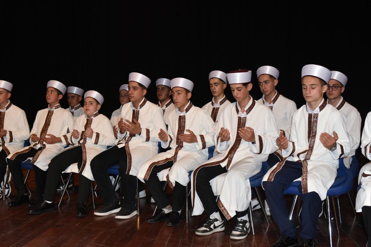 artvinde-31-hafiz-icin-icazet-toreni-yapildi-7.jpg