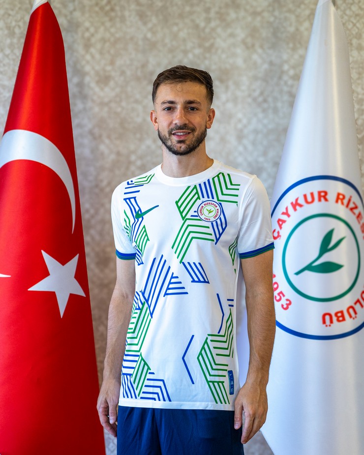 halil-dervisoglu-caykur-rizespor-ile-imzaladi-2.jpg