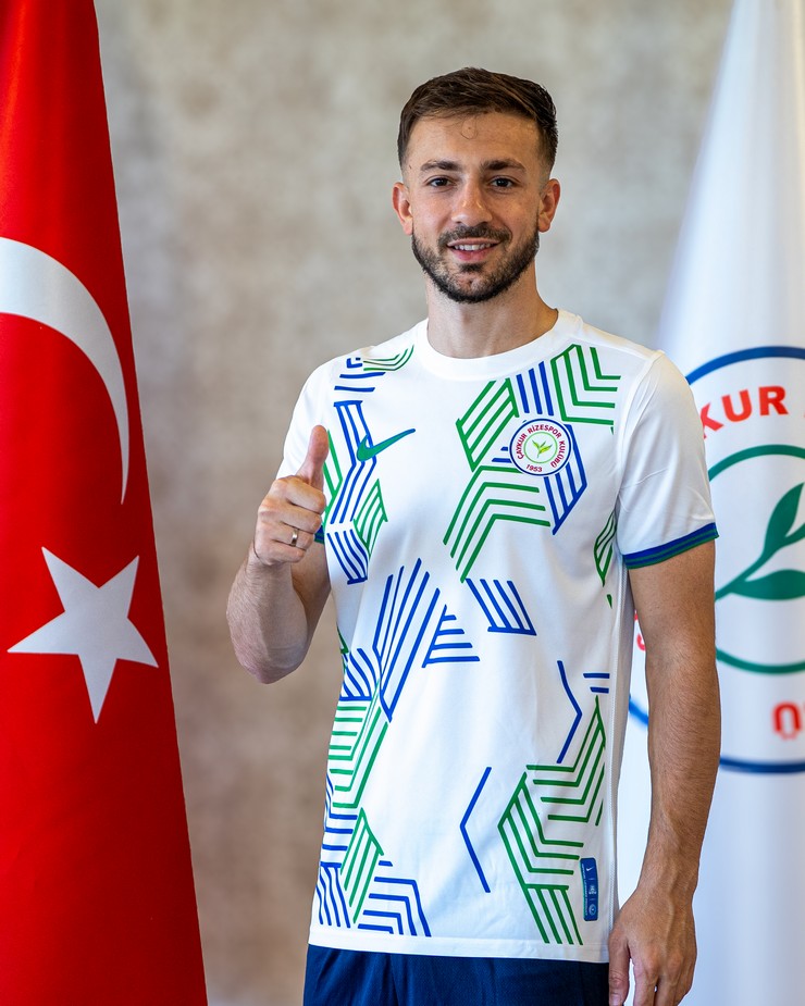 halil-dervisoglu-caykur-rizespor-ile-imzaladi-3.jpg