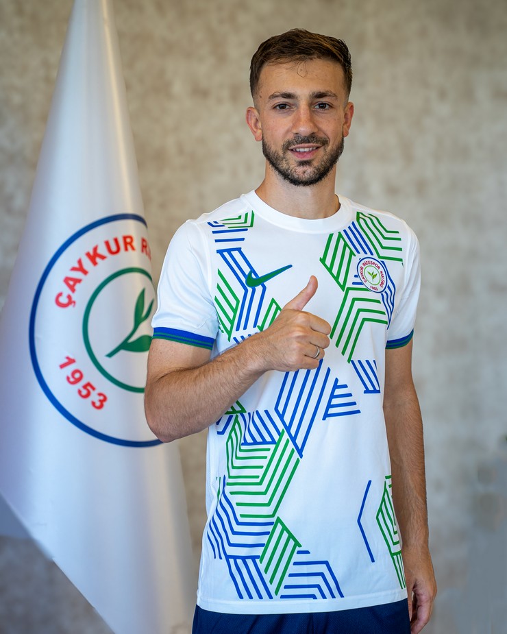 halil-dervisoglu-caykur-rizespor-ile-imzaladi-4.jpg