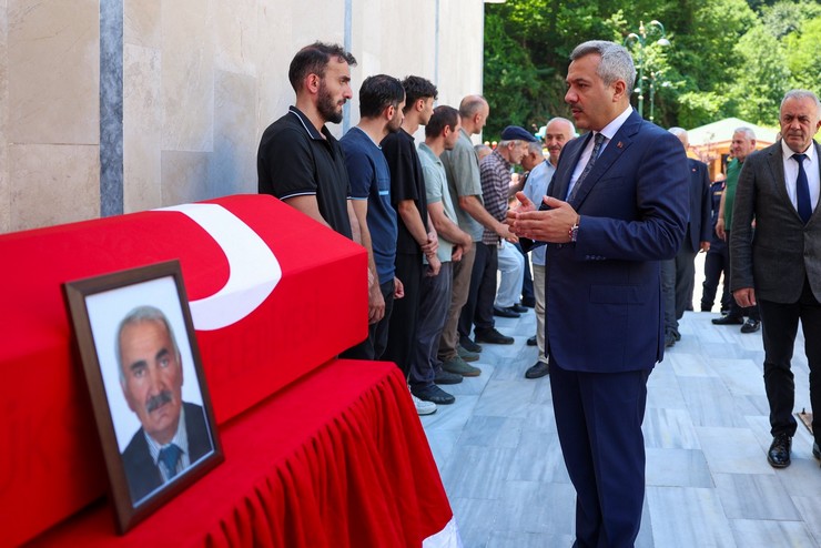 kibris-gazisi-osman-kacaran-memleketi-rizenin-ikizdere-ilcesinde-son-yolculuguna-ugurlandi-4.jpg