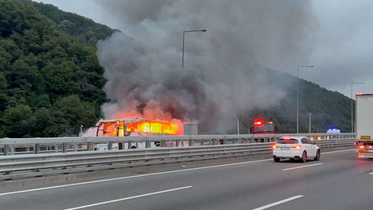 giresun-yolcu-otobusunde-yangin-istanbul-istikameti-ulasima-kapandi-2.jpg