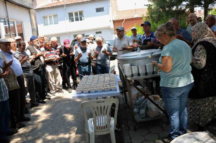 10 Yıldır Devam Eden Aşure İkramı Bu Yıl Da Sürdü