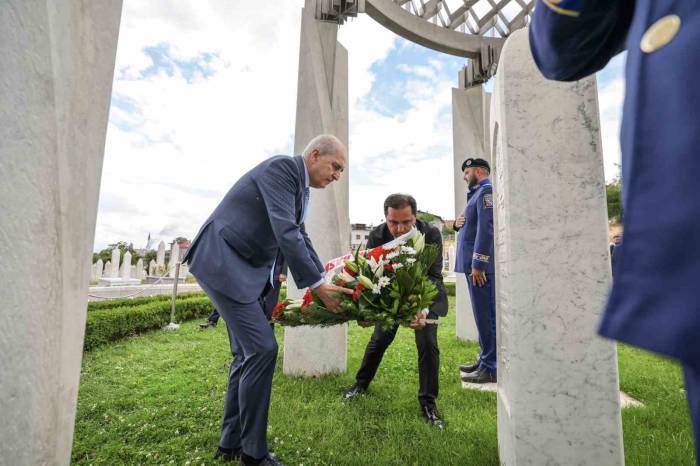 Tbmm Başkanı Kurtulmuş, Aliya İzzetbegoviç’in Kabrini Ziyaret Etti