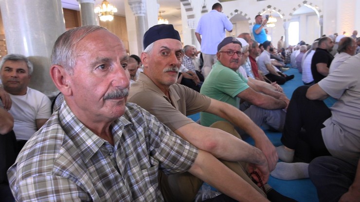 trabzonda-2019-yilinda-temeli-atilan-dogu-karadenizin-en-buyuk-camisi-hanife-hatun-camii-ve-kulliyesi-duzenlenen-torenle-ibadete-acildi-5.jpg