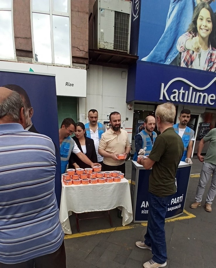 anahtar-parti-rize-il-baskanligi-birlik-ve-dayanismanin-simgesi-olan-muharrem-ayi-dolayisiyla-asure-gunu-etkinligi-duzenledi-8.jpg