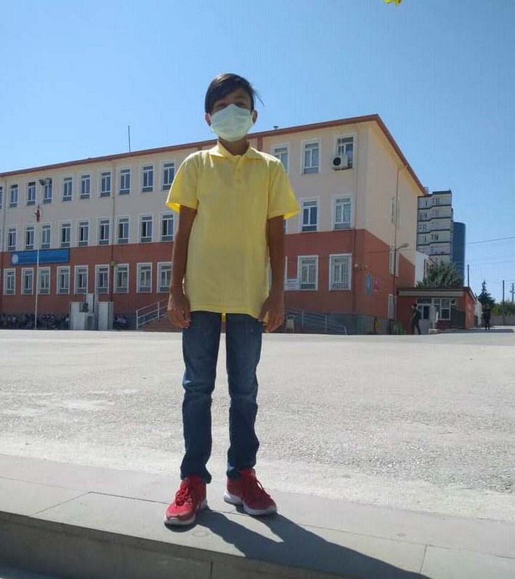 konyada-okulda-sinif-arkadasi-i-c-10-tarafindan-bogazinin-sikilmasi-sonucu-fenalasip-kaldirildigi-hastanede-yogun-bakim-unitesinde-tedaviye-alinan-yusuf-taskin-10.jpg