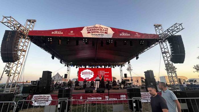 İbb’nin Düzenlediği Özgürlük Ve Demokrasi Şenliği İlgi Görmedi