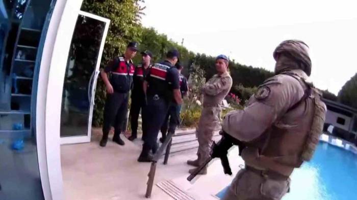 150 Milyon Tl’lik Vurgun Yapmışlardı: Dev Dolandırıcılık Çetesine Operasyon Anı Kamerada