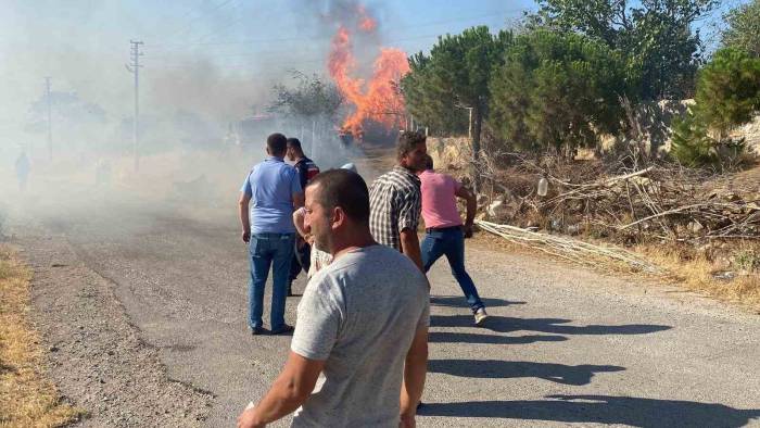 Çanakkale’deki Orman Yangını Naldöken Köyüne Sıçradı, Bazı Evler Alevlere Teslim Oldu