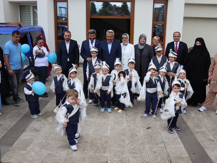 rizede-19-cocuk-icin-sunnet-soleni-duzenlendi-3.jpg