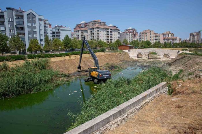 Büyükşehir’den Ayvalı Dere’de Temizlik Ve Islah Çalışması