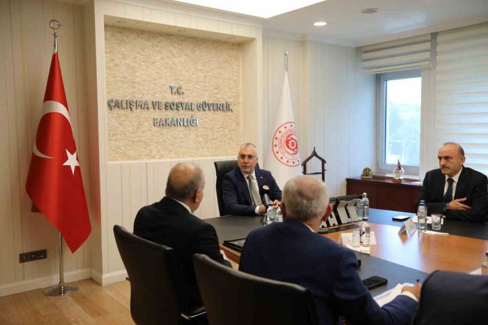 Bakan Işıkhan: "İşçilerimize Birinci Altı Ay İçin Yüzde 24, İkinci, Üçüncü Ve Dördüncü Altı Aylar İçin Gerçekleşen Enflasyon Oranını Teklif Ediyoruz"