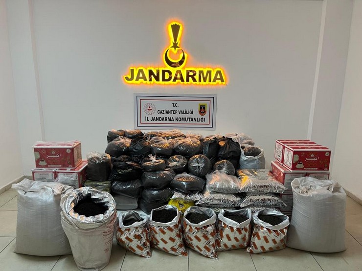 gaziantepte-300-kilo-kacak-cay-ele-gecirildi.jpg