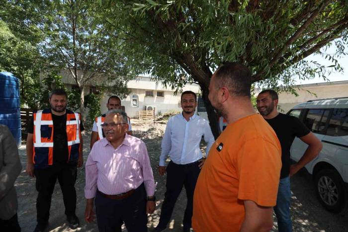 Başkan Büyükkılıç, Belediye-hayırsever İş Birliği Örneği Muhittin Birdal Camii Çalışmalarını İnceledi