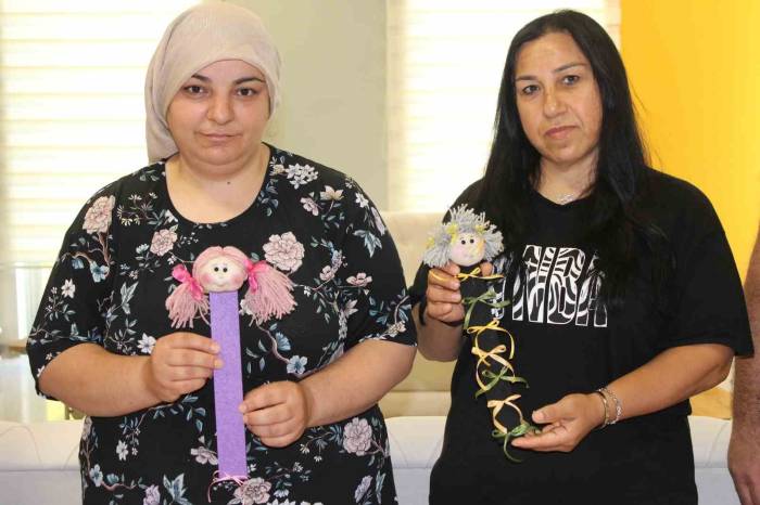 Hasta Yakını Kadınlar El İşleri İle Moral Buluyor