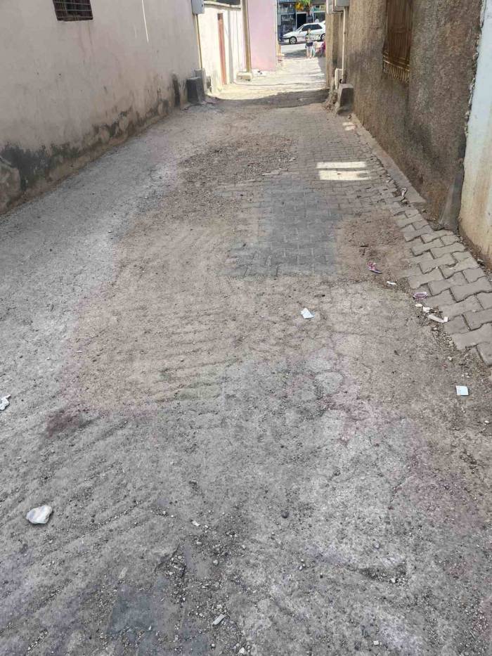 Mardin’de Yapılmayan Bozuk Cadde Vatandaşları Çileden Çıkardı