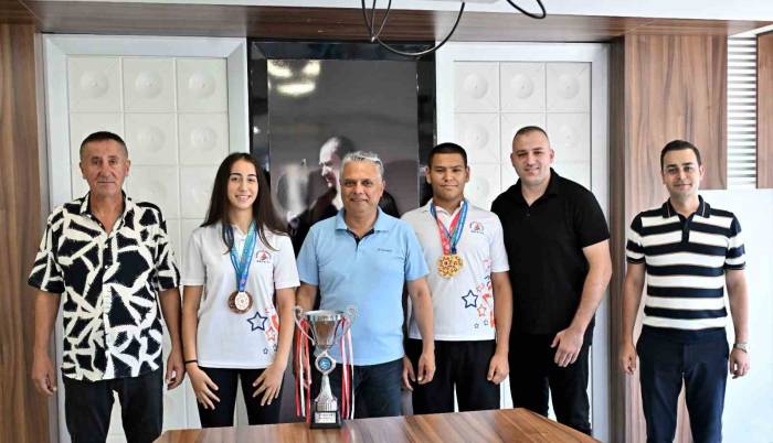 Muratpaşa’nın Sporcularından Altın Zafer