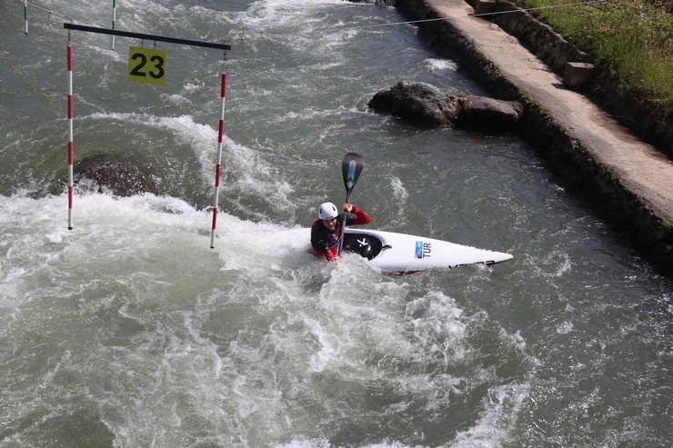 rizede-akarsu-kano-slalom-ve-kayak-cross-turkiye-sampiyonasi-yapildi-10.jpg