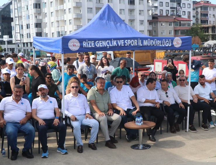 rizede-akarsu-kano-slalom-ve-kayak-cross-turkiye-sampiyonasi-yapildi-11.jpg