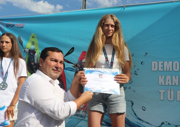 rizede-akarsu-kano-slalom-ve-kayak-cross-turkiye-sampiyonasi-yapildi-12.jpg