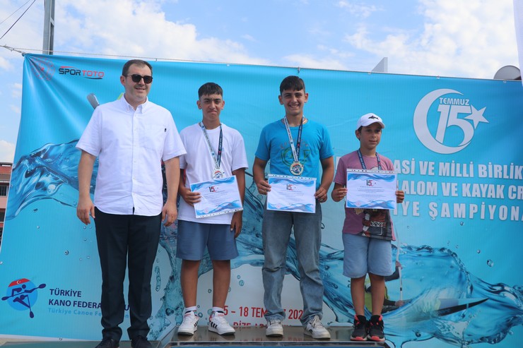 rizede-akarsu-kano-slalom-ve-kayak-cross-turkiye-sampiyonasi-yapildi-13.jpg