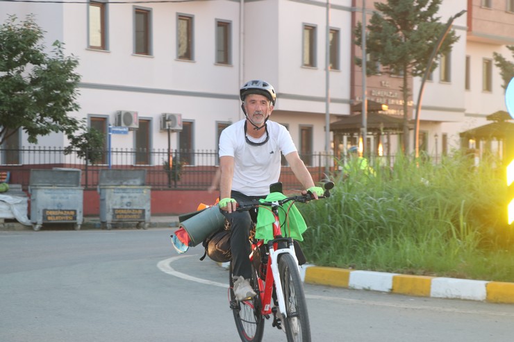 rizeli-grup-15-temmuza-ithafen-ankaradan-rizeye-pedal-cevirdi-2.jpg